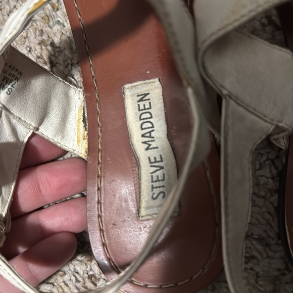 Steve Madden White Sandals with Geometric Straps - Picture 2 of 5